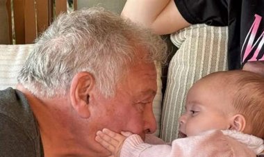 "إيمان مع الجد الغالي".. الأمير الحسين ينشر صورة ابنته مع الملك عبدالله